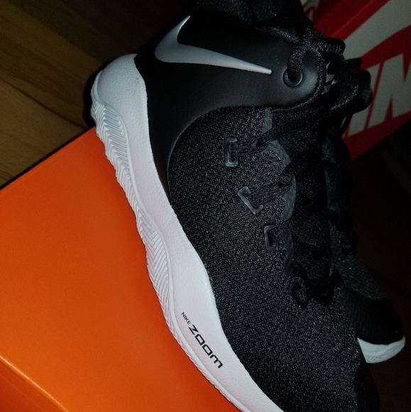 Nike Zoom Rev II SZ Black and White NWT - Picture 6 of 7